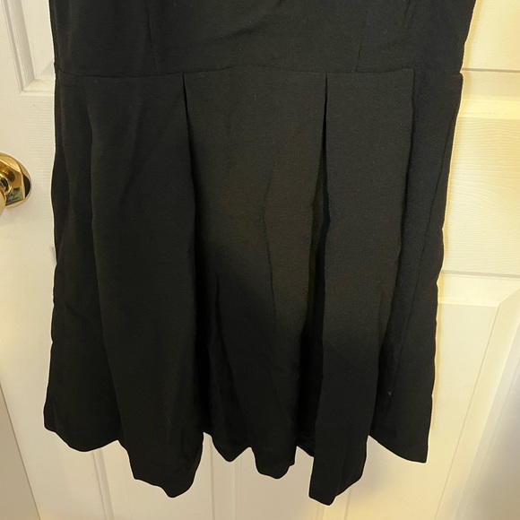Black Sleeveless Mini Dress with Front Zipper - Picture 3 of 8